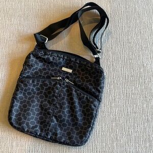 Baggallini black/grey cross body bag.2 front zip pockets. Side snap pocket.